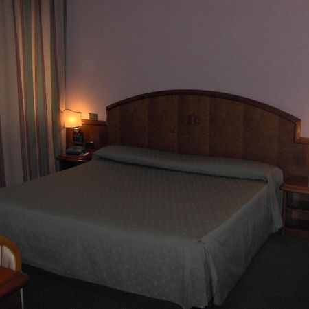 Hotel Due Leoni Сачіле Екстер'єр фото