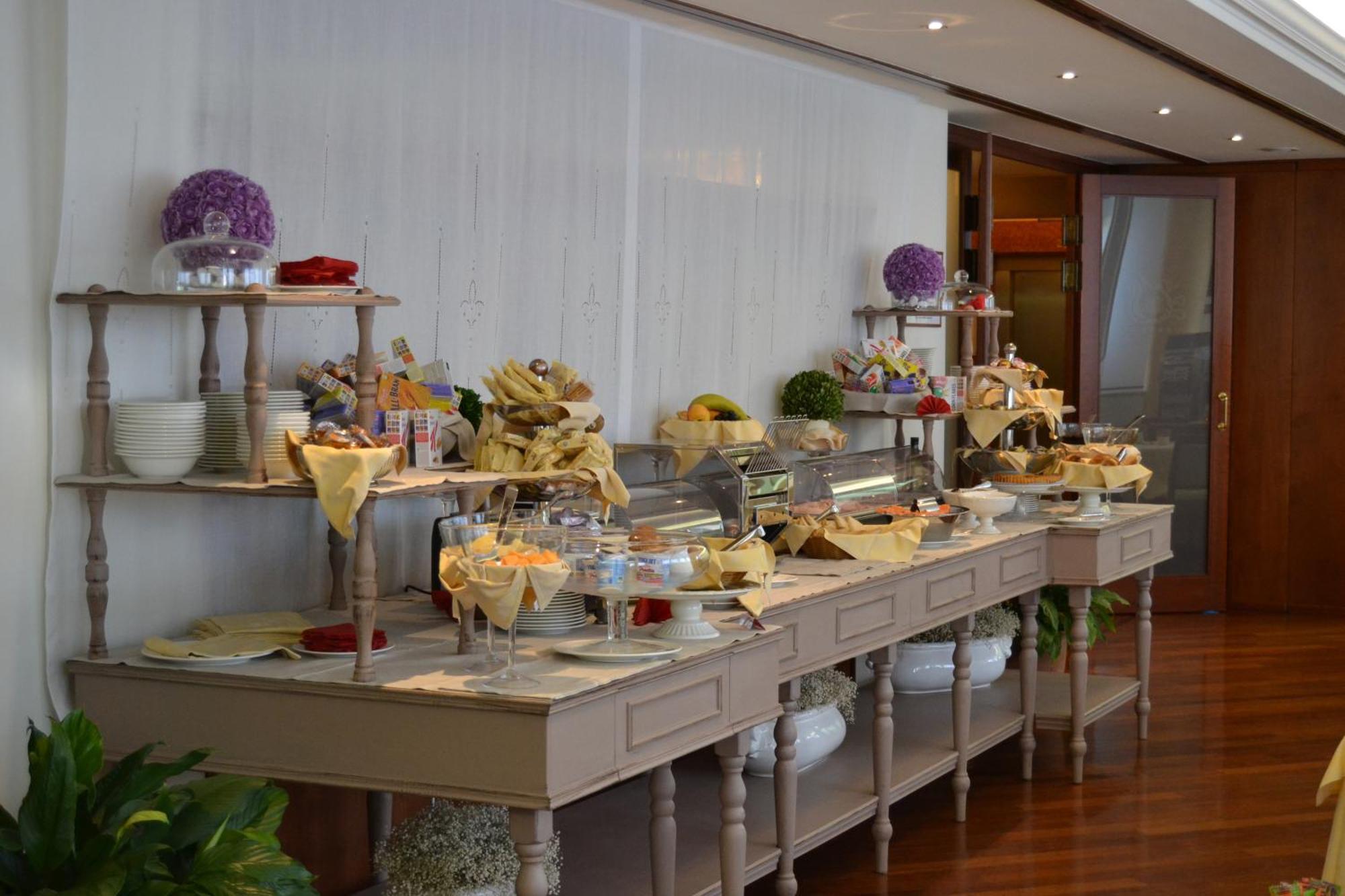 Hotel Due Leoni Сачіле Екстер'єр фото