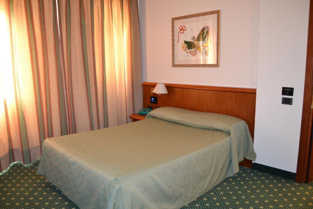 Hotel Due Leoni Сачіле Номер фото