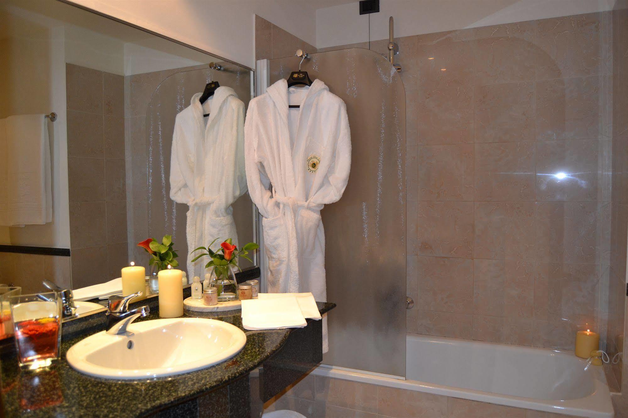 Hotel Due Leoni Сачіле Екстер'єр фото